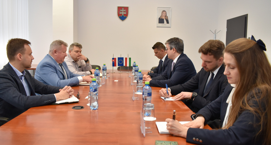 Rokovanie predsedu ÚRSO a zástupcu štátneho tajomníka Madarskej republiky C. Marosvariho