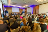 predseda na konferencii