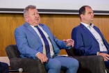 na konferencii