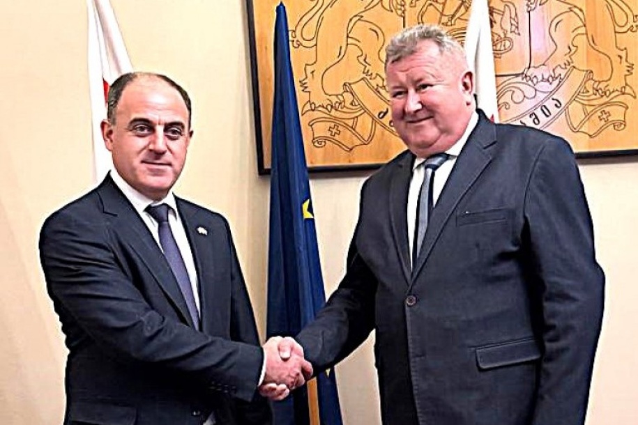 Predseda ÚRSO Jozef Holjenčík sa dňa 14.02.2025 stretol v priestoroch konzulátu Gruzínska v Orlovom pri Považskej Bystrici s poprednými predstaviteľmi gruzínskej energetiky.