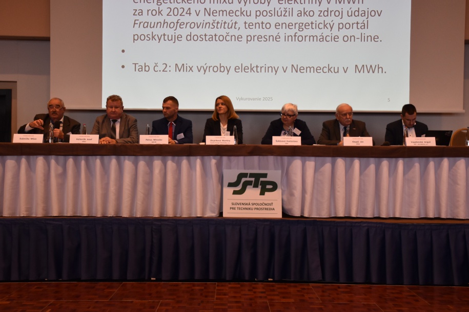 Jozef Holjenčík vystúpil dňa 10.03.2025 vo Vysokých Tatrách na odbornej konferencii z oblasti vykurovania a energetiky..