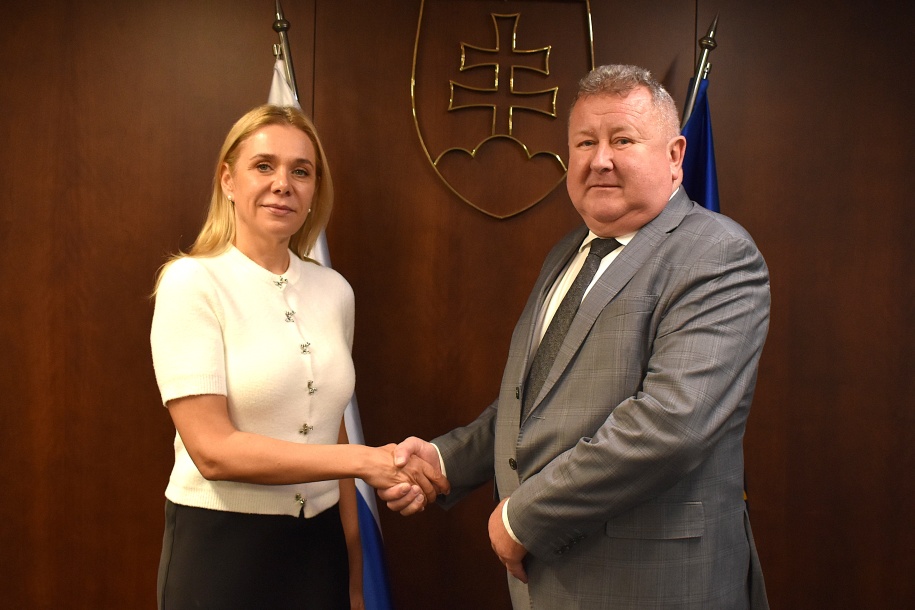 Jozef Holjenčík vyjadril podporu ministerke hospodárstva SR Denise Sakovej.