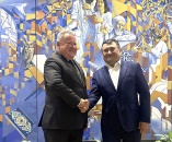 Predseda úradu s ministrom energetiky Uzbeckej republiky Jurabekom Mirzamahmudovom.