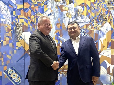 Predseda úradu s ministrom energetiky Uzbeckej republiky Jurabekom Mirzamahmudovom.