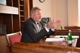 Jozef Holjenčík informoval v parlamente o činnosti úradu.