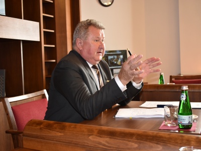 Jozef Holjenčík informoval v parlamente o činnosti úradu.